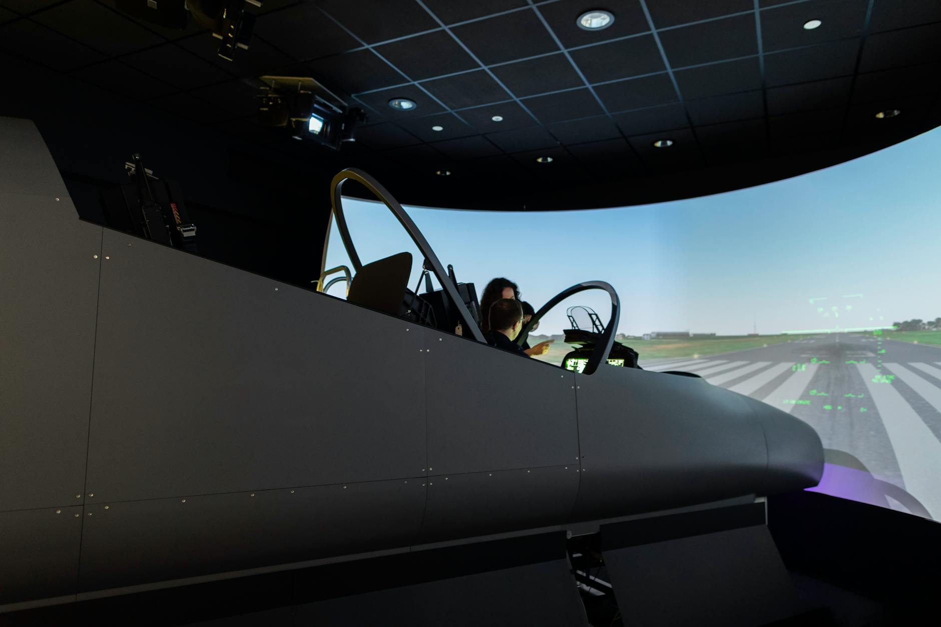 Flight simulator attraction ride experience