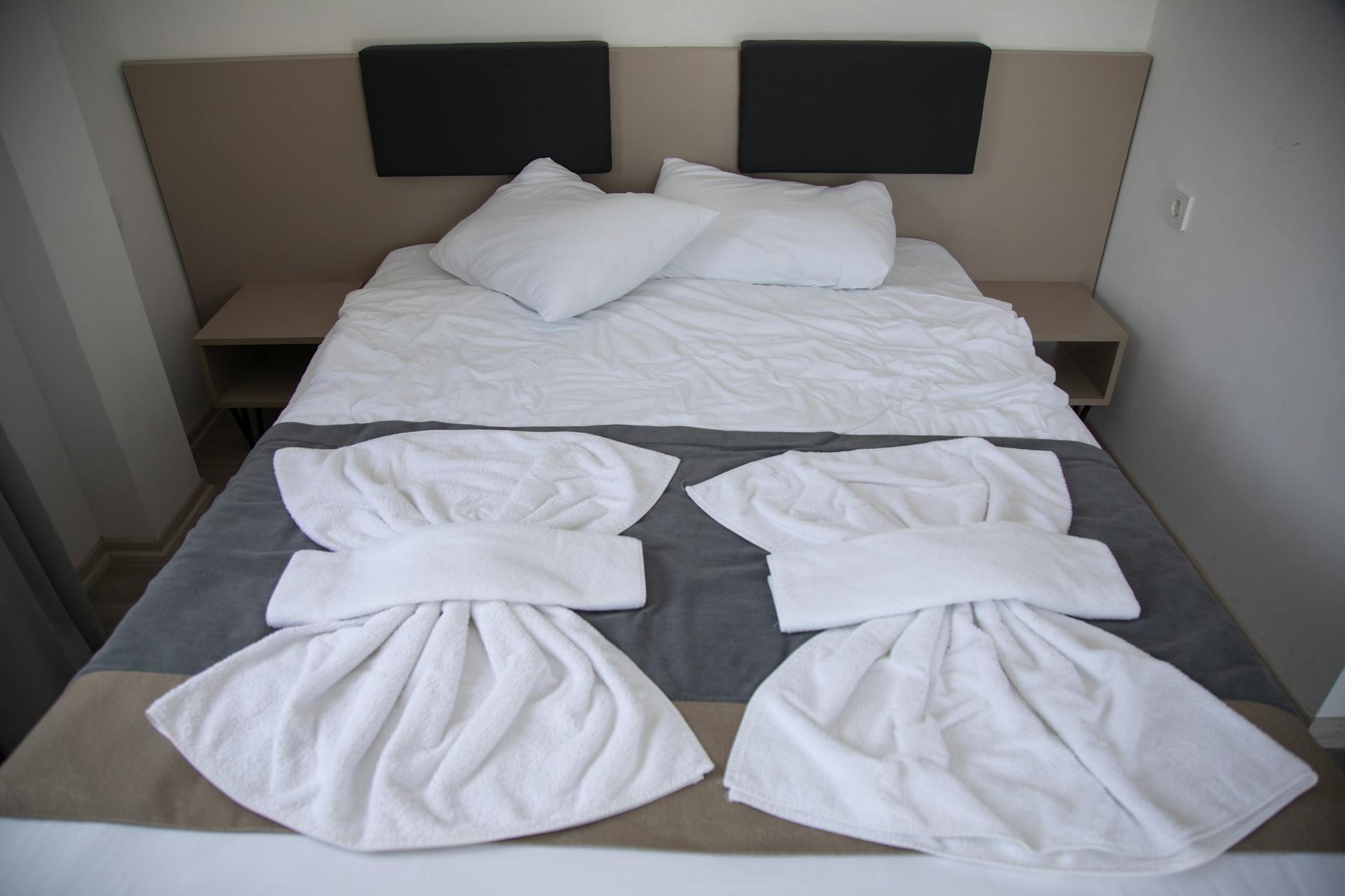Best Mid Range Hotels Vancouver: The Top 12 Affordable Stays for 2026