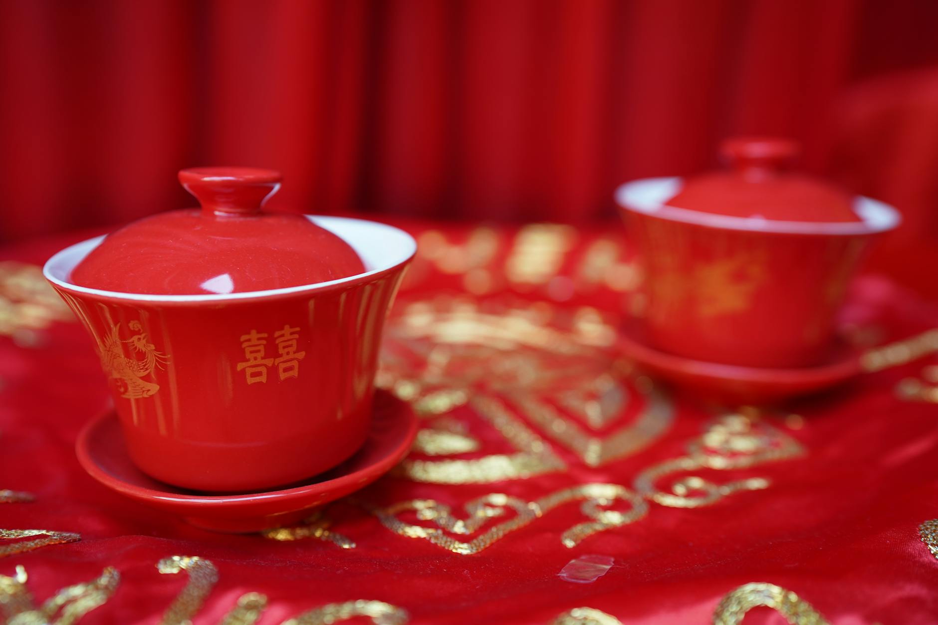 Chinese tea ceremony cup and pot