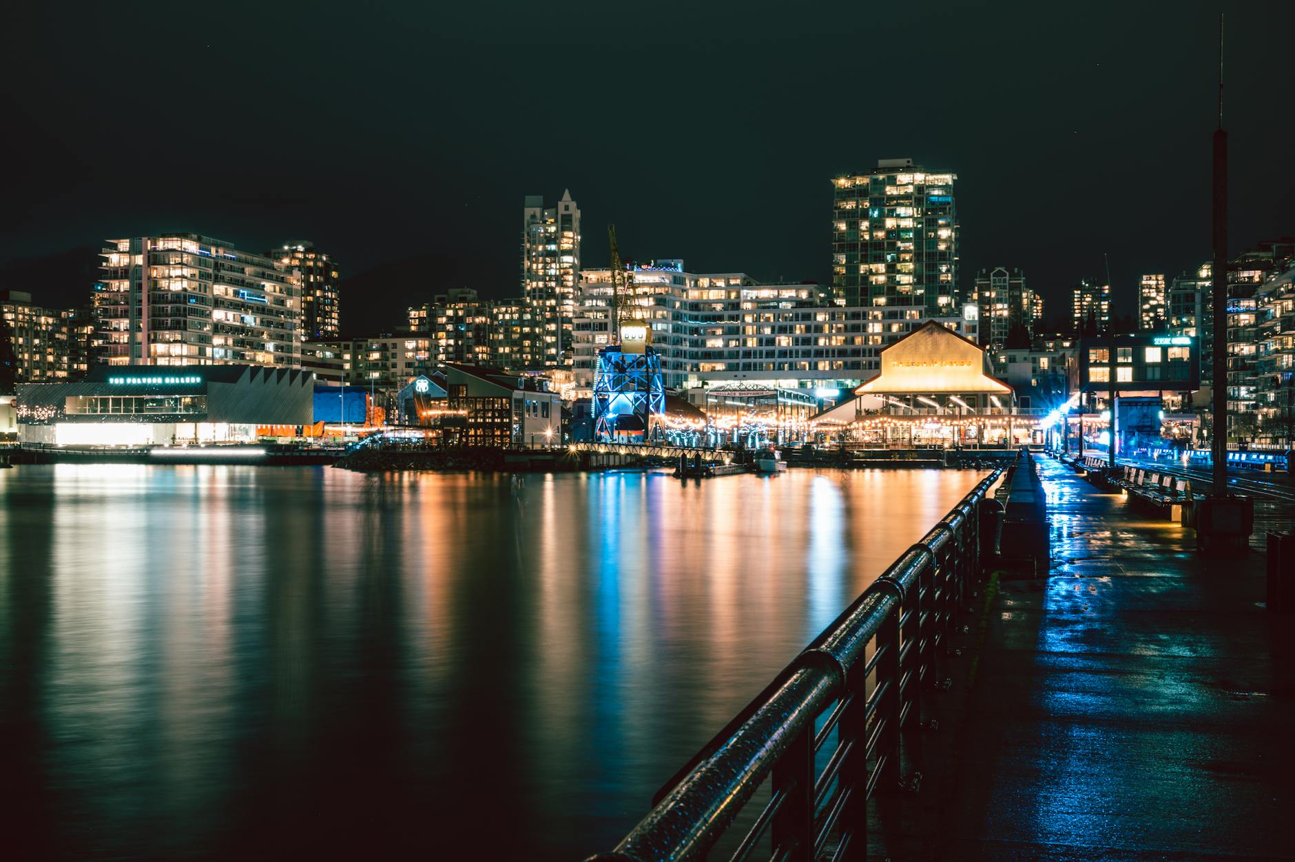 Yaletown waterfront seawall couple